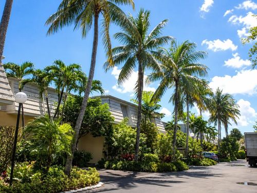 104-224 Sea View Dr, Key Biscayne, FL, 33149-2527 | Card Image