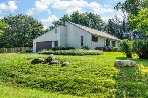 5027 E Bluffview Dr, Berrien Springs, MI, 49103-1435 | Card Image