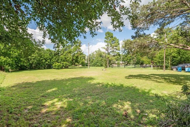 907 N Avenue C, House other with 3 bedrooms, 1 bathrooms and 4 parking in Elgin TX | Image 36