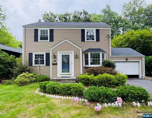 312 Wales Ave, River Edge, NJ, 07661-1521 | Card Image