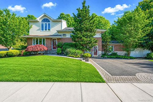 11 Lourae Dr, Massapequa Park, NY, 11762-1124 | Card Image
