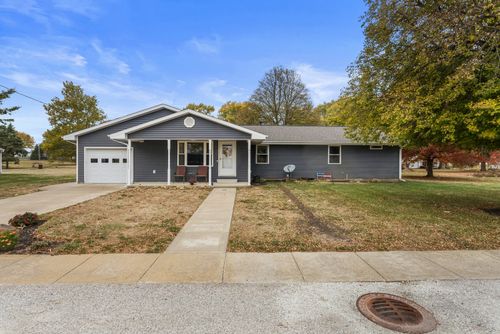 110 5th St, Ivesdale, IL, 61851-4202 | Card Image