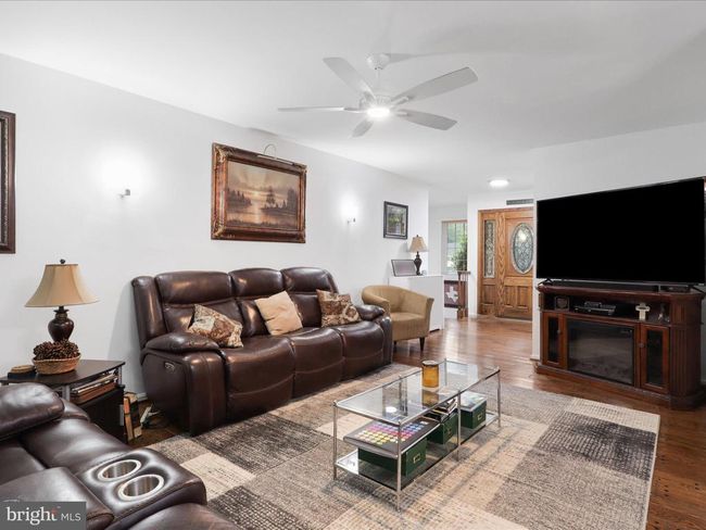 5281 Navaho Dr, House other with 4 bedrooms, 3 bathrooms and null parking in Alexandria VA | Image 5