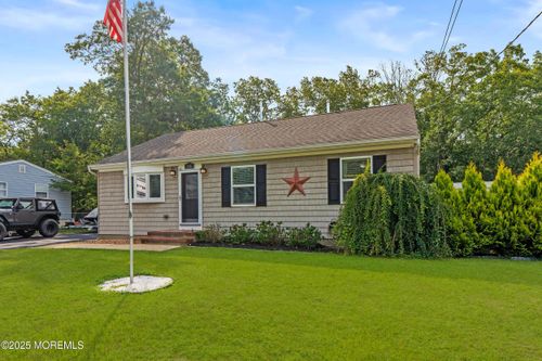 330 Stuart Ave, Toms River, NJ, 08755-3601 | Card Image