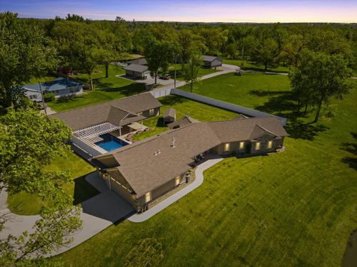 4039 10th St, Marion, IA, 52302-5907 | Card Image