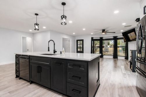 712 Clarence St, Tomball, TX, 77375-4503 | Card Image