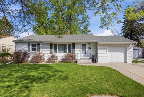 105 16th Avenue N, Fargo, ND, 58102 | Card Image