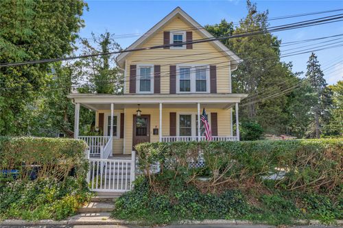 7 Brown St, Sea Cliff, NY, 11579-1616 | Card Image