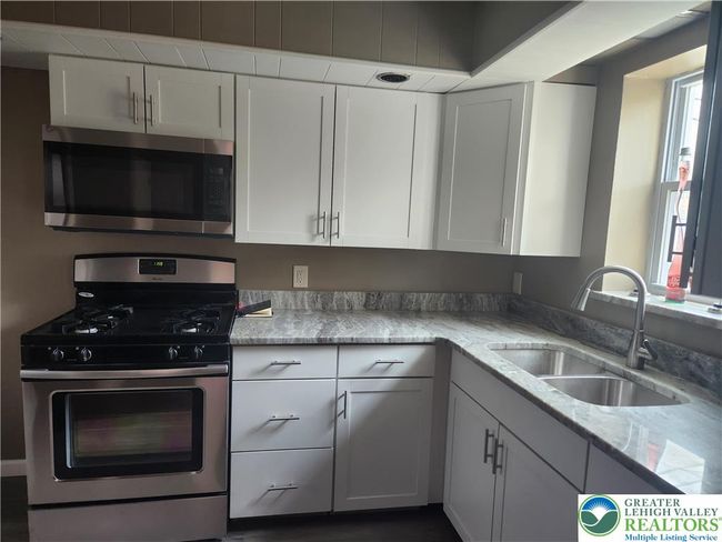 1720 Union Blvd, Townhouse with 3 bedrooms, 0 bathrooms and null parking in Allentown PA | Image 5