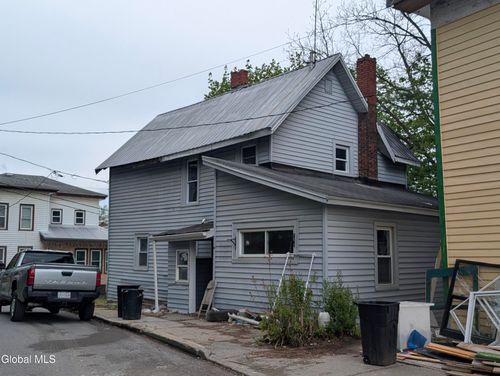 18 Cross St, Fort Plain, NY, 13339-1207 | Card Image
