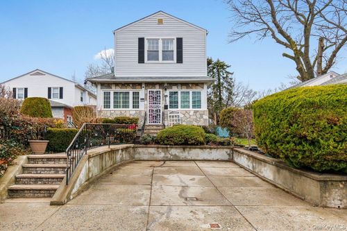 285 First St, Yonkers, NY, 10704-3138 | Card Image