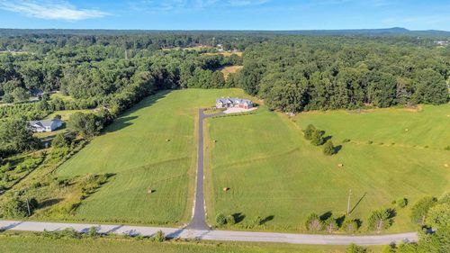 5655 Henderson Hill Rd, chesnee, SC, 29323-9489 | Card Image