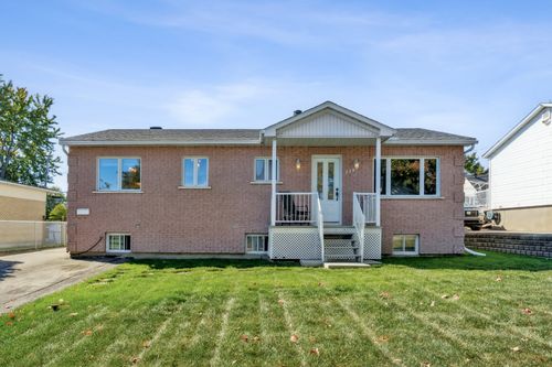 230 Rue Des Pinsons, Laval, QC, H7A2Z3 | Card Image