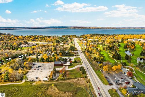 4160 M 72 E, Williamsburg, MI, 49690-9309 | Card Image