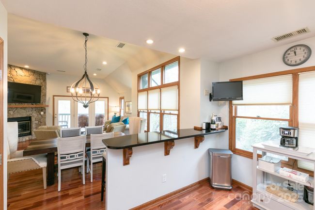 C - 220 Stoney Falls Loop, Condo with 3 bedrooms, 3 bathrooms and null parking in Burnsville NC | Image 9