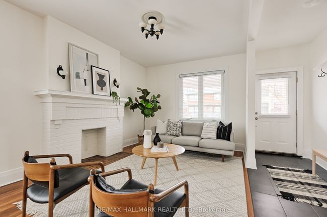 333 Sackville St, House attached with 3 bedrooms, 2 bathrooms and null parking in Toronto ON | Image 5