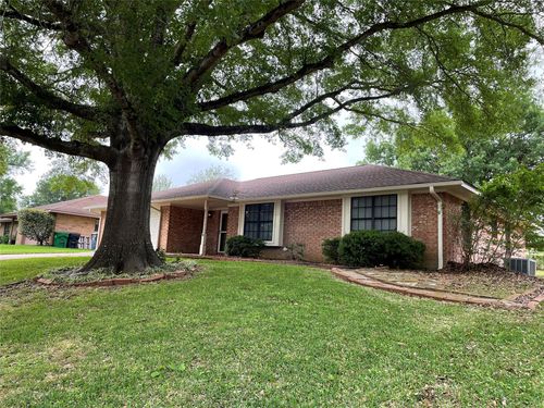 1304 Allison St, Brenham, TX, 77833-5863 | Card Image