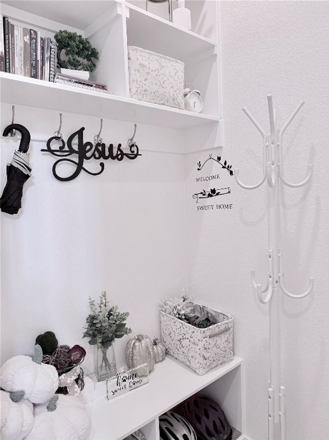 View of mudroom | Image 18