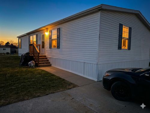 543 Continental Cir, Davison, MI, 48423-8570 | Card Image