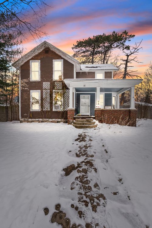 76 Budlong St, Hillsdale, MI, 49242-2042 | Card Image