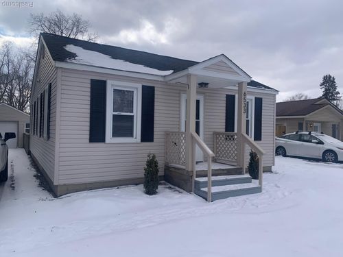 6533 Cloverton Dr, Waterford, MI, 48329-1201 | Card Image