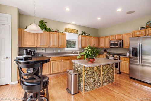 3991 Rainier Dr, Howell, MI, 48843-9203 | Card Image