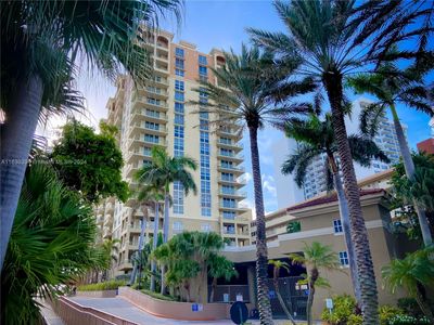 701 - 2080 S Ocean Dr, Condo with 2 bedrooms, 2 bathrooms and null parking in Hallandale Beach FL | Image 1