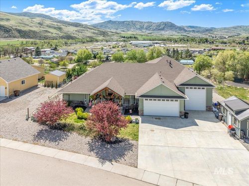 120 S Riverside Dr, Horseshoe Bend, ID, 83629-5042 | Card Image