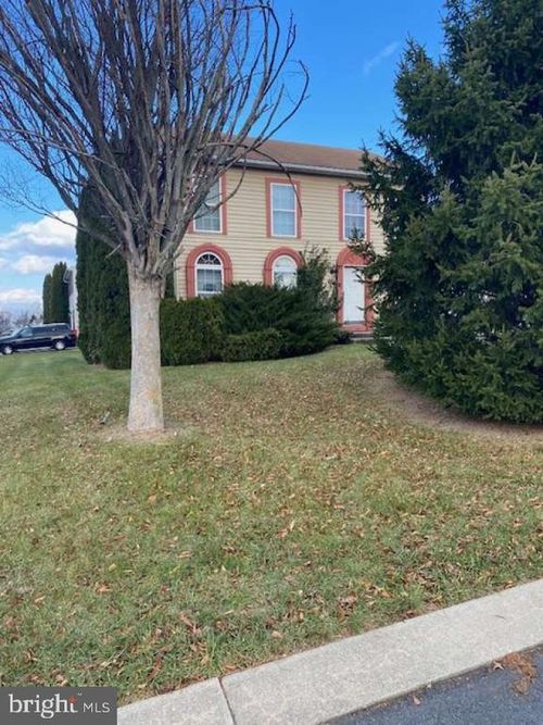 3305 Bitternut Blvd, YORK, PA, 17404-8492 | Card Image