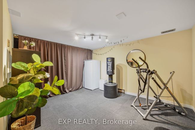 136 Darras Crt, Condo with 5 bedrooms, 2 bathrooms and 1 parking in Brampton ON | Image 36