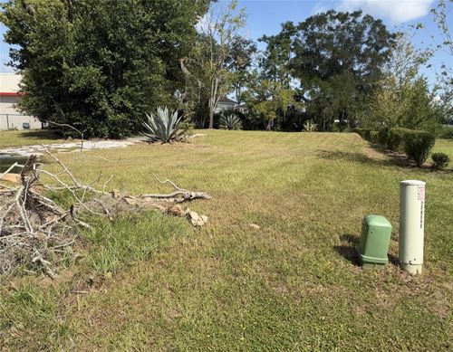 121 W Lemon St, Lady Lake, FL, 32159-3855 | Card Image