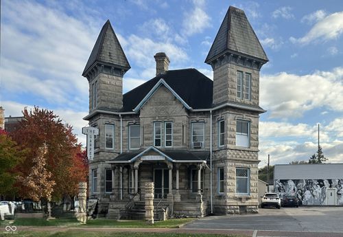 403 W Kirkwood Ave, Bloomington, IN, 47404-5158 | Card Image