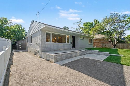 2238 Utah St, House with 4 bedrooms, 3 bathrooms and 4 parking in Ottawa ON | Card Image