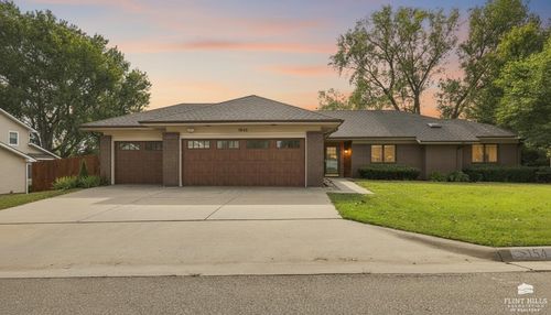 1545 Tamerisk Dr, Junction City, KS, 66441-3374 | Card Image