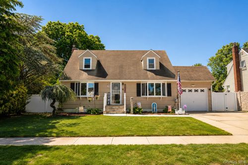 210 Willard Avenue, Oyster Bay, NY, 11735 | Card Image