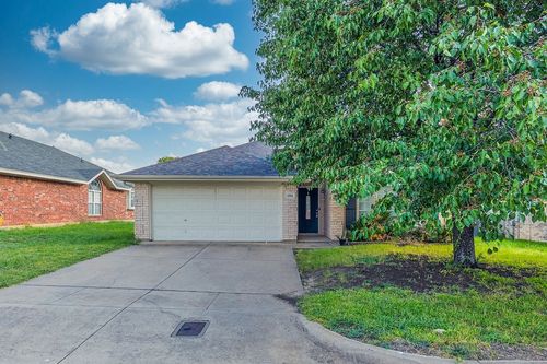 3704 Staghorn Cir N, Fort Worth, TX, 76137-6054 | Card Image