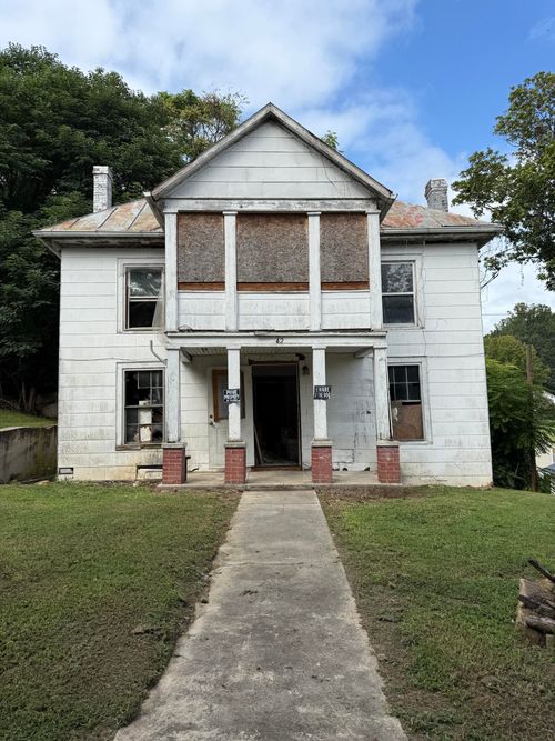 42 High St, Eagle Rock, VA, 24085-3793 | Card Image