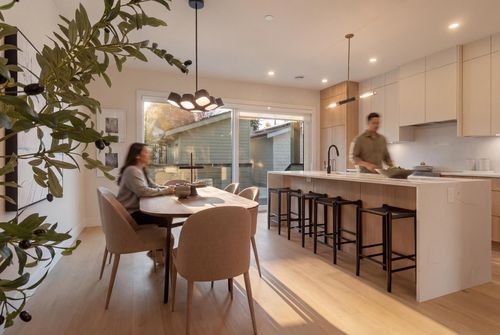2-1937 Templeton Dr, Vancouver, BC, V5N4V9 | Card Image