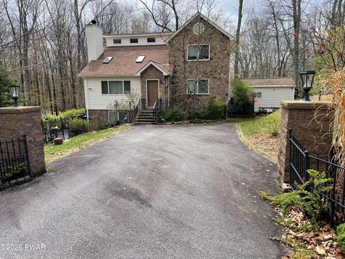 154 Forest Ridge Dr, Hawley, PA, 18428-4002 | Card Image