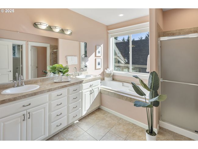 23073 Bland Cir, House other with 5 bedrooms, 3 bathrooms and 3 parking in West Linn OR | Image 22