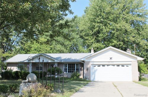 6258 Meadowwood Ln, Grand Blanc, MI, 48439-9024 | Card Image