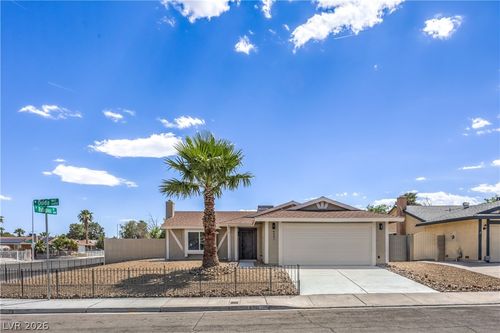 6401 Ouida Way, Las Vegas, NV, 89108-5526 | Card Image