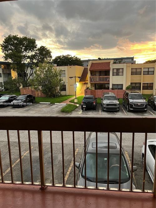 203-8875 Fontainebleau Blvd, Miami, FL, 33172 | Card Image