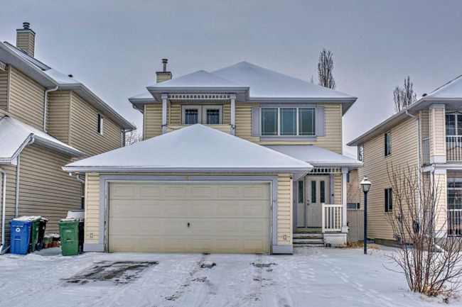 121 Coral Reef Close Ne, Home with 4 bedrooms, 3 bathrooms and 4 parking in Calgary AB | Image 3