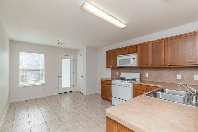 21202 Fire Wind Ct, House other with 3 bedrooms, 2 bathrooms and 2 parking in Spring TX | Image 7