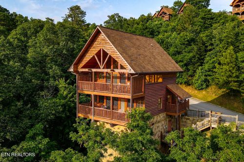 1851 Starr St, Sevierville, TN, 37876 | Card Image