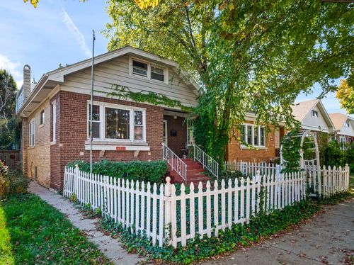 4847 W Newport Ave, Chicago, IL, 60641-3557 | Card Image