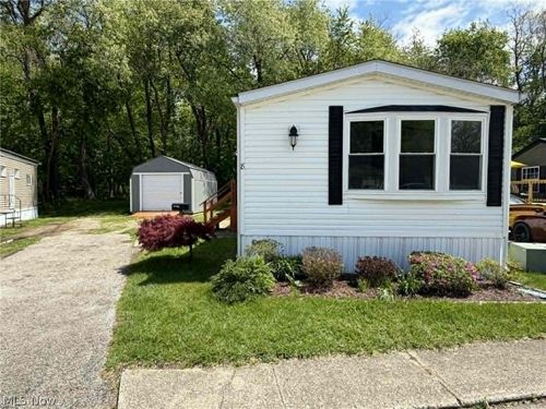 8 Hawaiian Drive, Madison, OH, 44057 | Card Image
