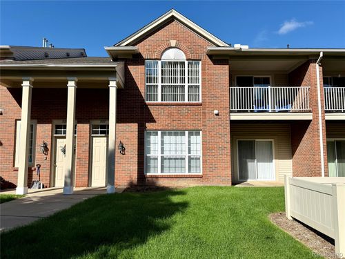 18107 Chesapeake Cir, Walled Lake, MI, 48390-5912 | Card Image