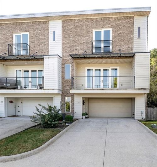 307 E Noble Ln, Fayetteville, AR, 72703-1952 | Card Image